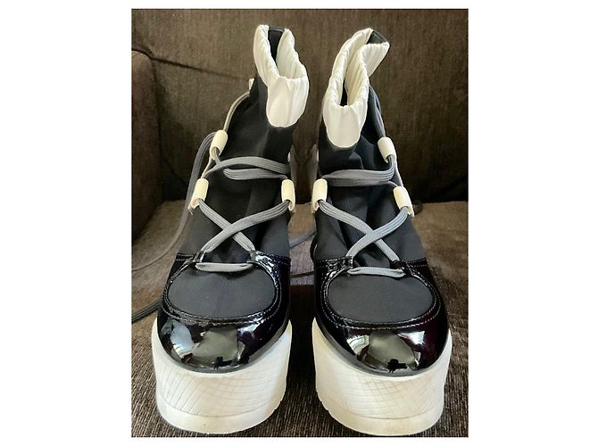 Botas de plataforma con cuña Chanel negro blanco gris - vista 2