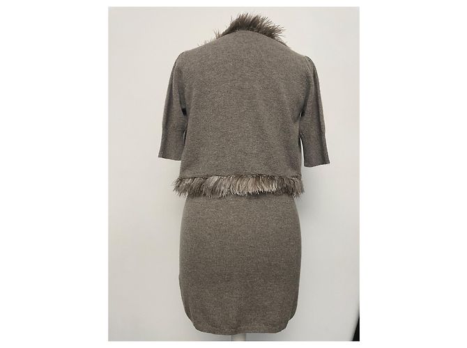 Autre Marque Twinset Cardigan und Kleid aus Kaschmir mit Straußenfedern Taupe - Ansicht 3