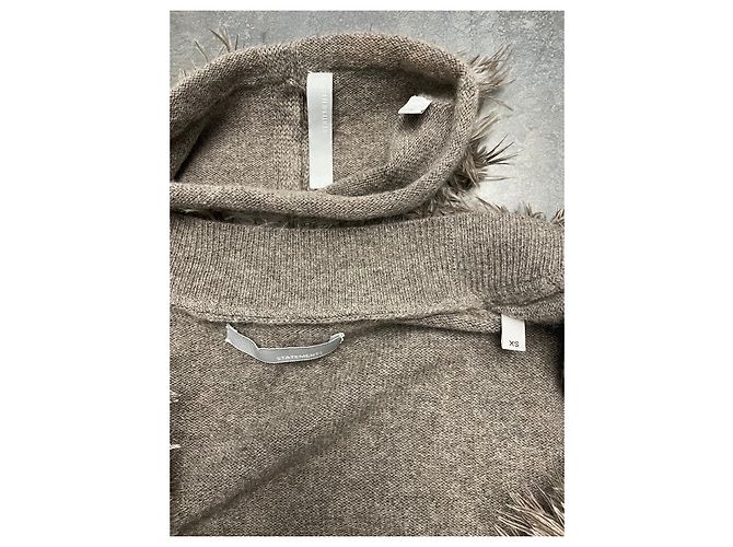 Autre Marque Twinset Cardigan und Kleid aus Kaschmir mit Straußenfedern Taupe - Ansicht 4