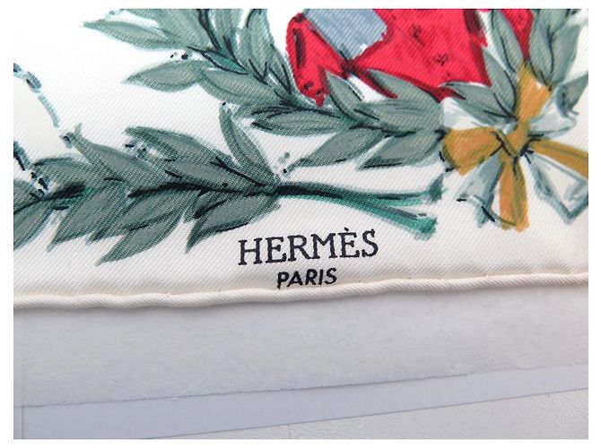 Hermès NUOVA SCIARPA HERMES GAVROCHE CHAMP DE COURS A CHANTILLY DE TAQUOY CARRE Bianco - vista 3