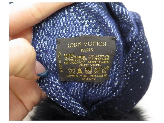 Louis Vuitton NUOVA SCIARPA VUITTON IN CASHMERE 410477 SCIARPA IN PELLICCIA CON POMPON DI VOLPE Blu navy - vista 3