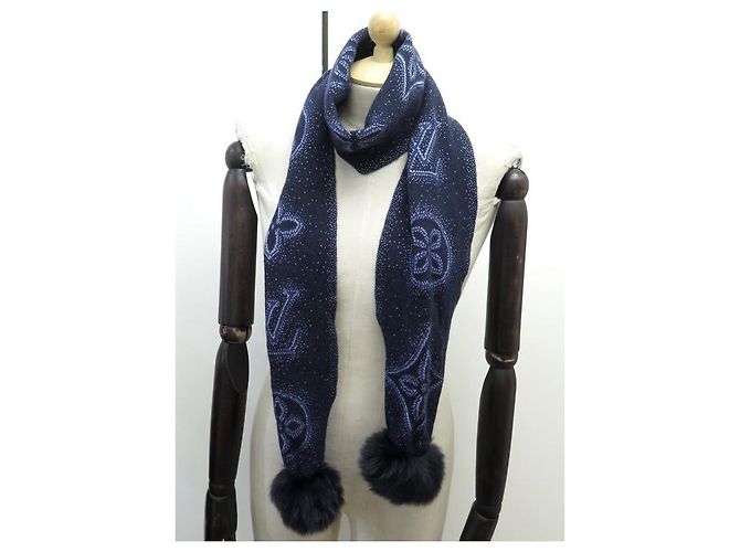 Louis Vuitton NUOVA SCIARPA VUITTON IN CASHMERE 410477 SCIARPA IN PELLICCIA CON POMPON DI VOLPE Blu navy - vista 4