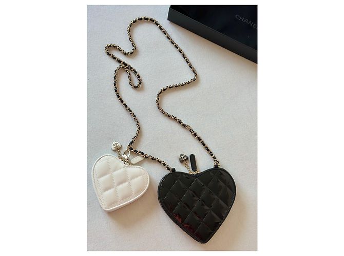 Wallet On Chain Mini bag Chanel a cuore Nero Bianco - vista 4