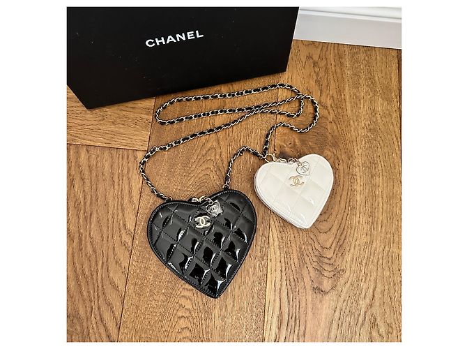 Wallet On Chain Mini bag Chanel a cuore Nero Bianco - vista 9