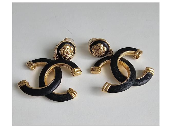Chanel Aretes Gold hardware - vista 2