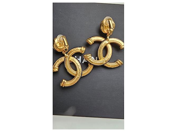 Chanel Aretes Gold hardware - vista 4