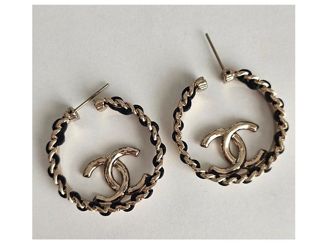 Orecchini Chanel BO Metallo Oro Champagne e Pelle Nera Nero D'oro - vista 3