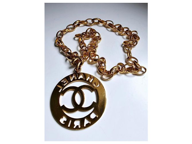 Chanel Collana lunga Medaglione XL CC oro D'oro - vista 2