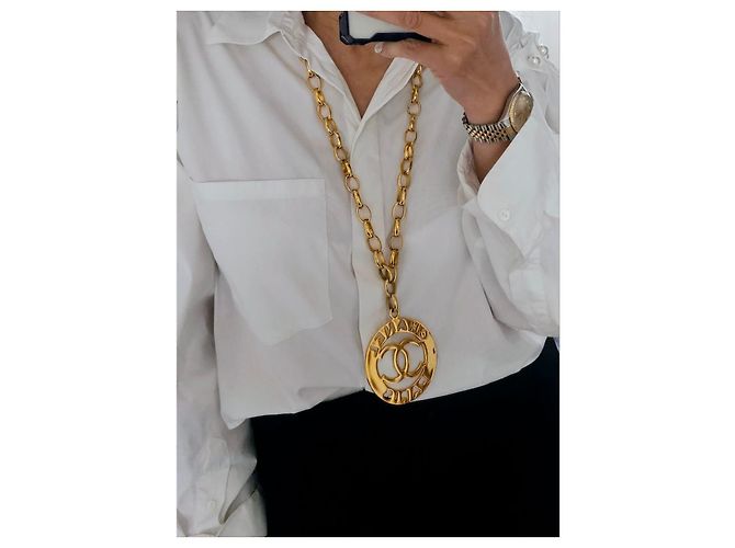 Chanel Collana lunga Medaglione XL CC oro D'oro - vista 3