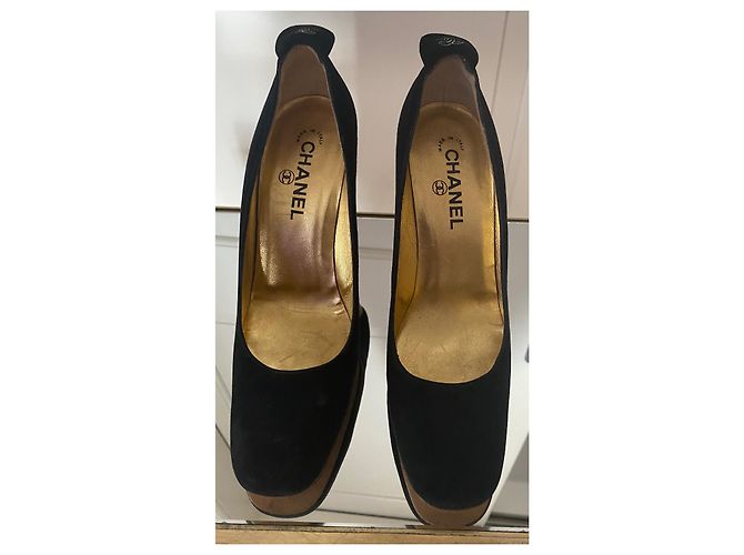 Décolleté Chanel in pelle scamosciata nera Nero - vista 2