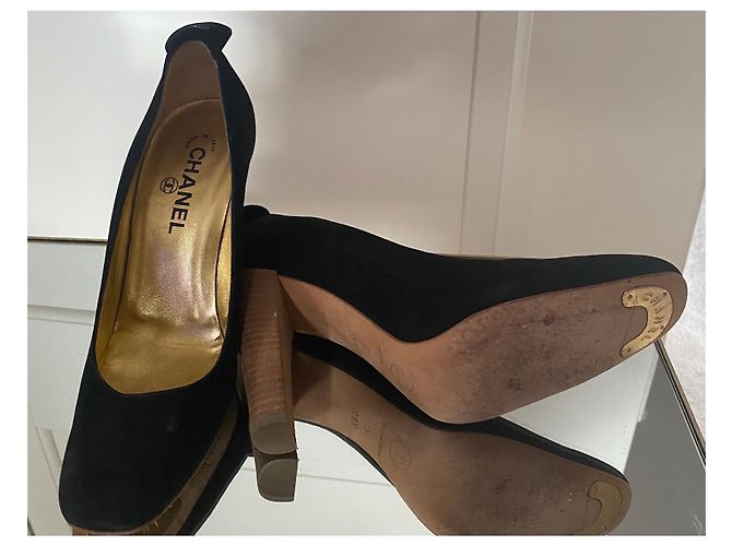 Décolleté Chanel in pelle scamosciata nera Nero - vista 3