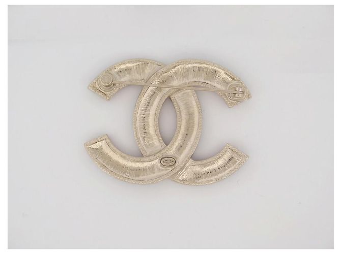 NUOVA SPILLA CHANEL LOGO CC IN STRASS MULTICOLORE NUOVA SPILLA MULTICOLORE D'oro - vista 2