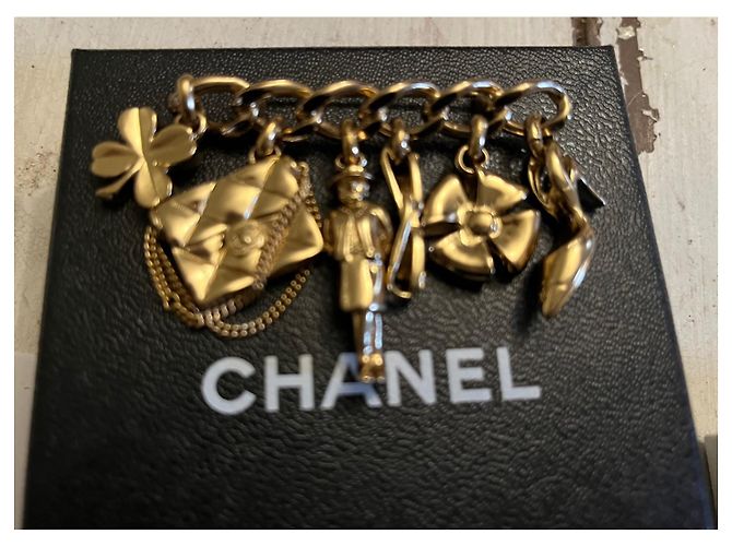 Spilla Chanel 6 ciondoli in metallo dorato D'oro - vista 2
