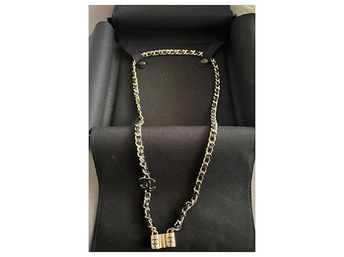Collana Chanel Oro e Pelle Nera Gold hardware - vista 2
