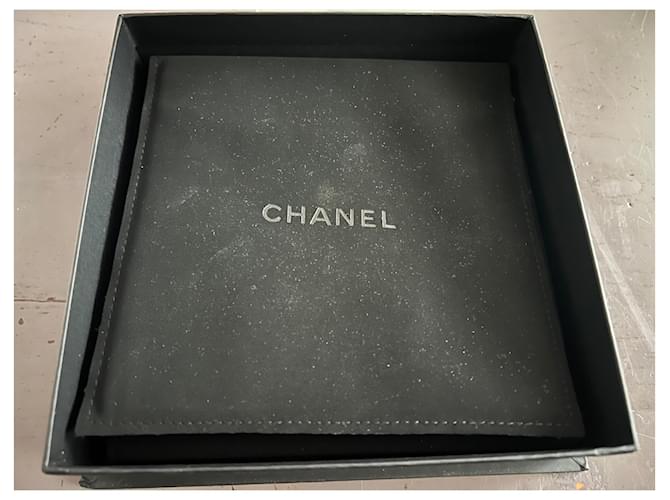 Collana Chanel Oro e Pelle Nera Gold hardware - vista 5