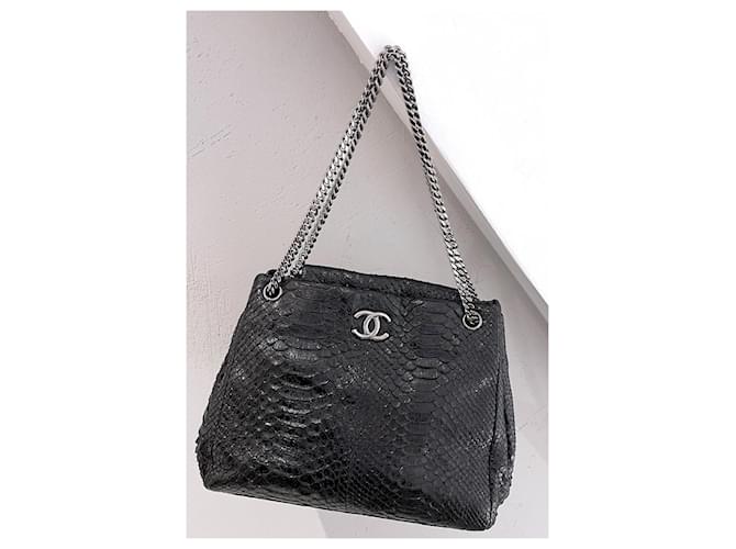 Chanel Sac cabas en cuir python Noir - vue 3