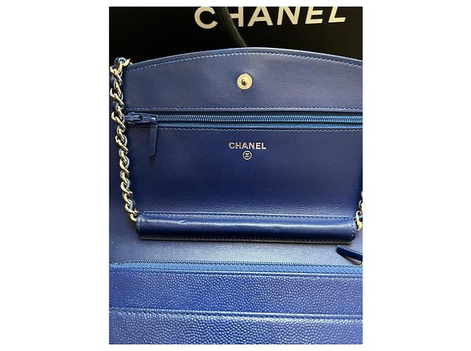 Pochette Chanel in pelle blu - vista 3