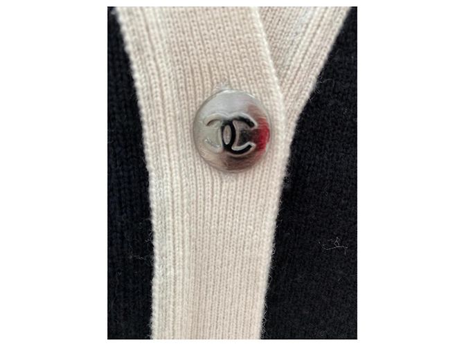 Chanel Cardigan aus schwarzem Kaschmir - Ansicht 8