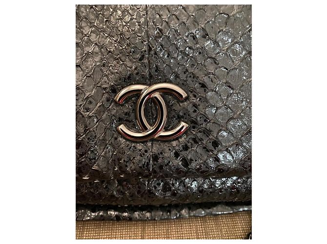 Bolsa tote Chanel em python preto - vista 5