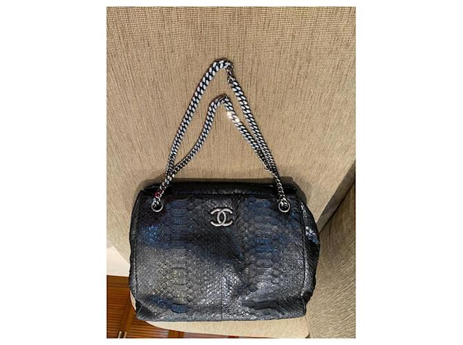 Bolsa tote Chanel em python preto - vista 2