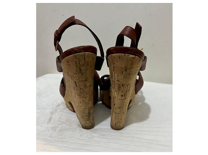 Yves Saint Laurent Sandali con zeppa YSL Deauville Taurillon in pelle marrone Castagno - vista 4