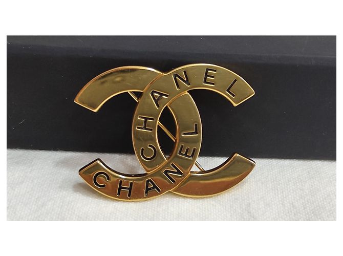 Spilla Chanel CC metallo dorato D'oro - vista 4