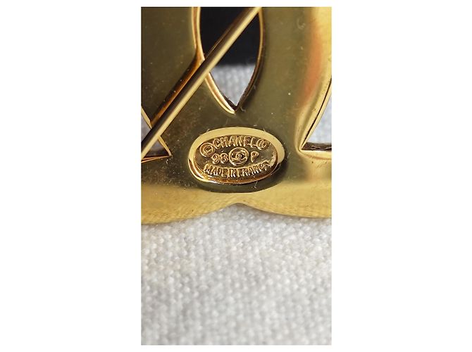 Spilla Chanel CC metallo dorato D'oro - vista 6