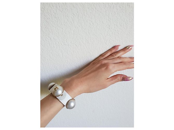 Pulsera Chanel de cuero Eggshell Blanco roto - vista 2
