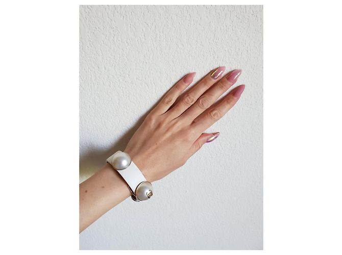 Pulsera Chanel de cuero Eggshell Blanco roto - vista 4