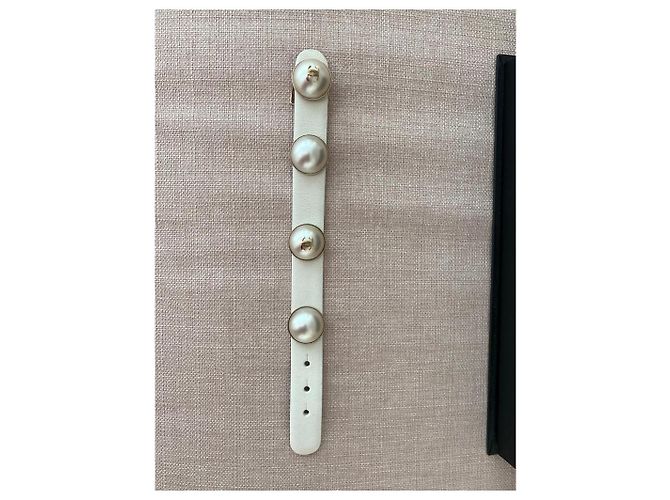 Pulsera Chanel de cuero Eggshell Blanco roto - vista 6