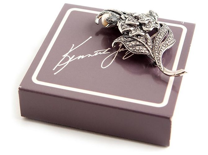 Spilla a Fiore Kenneth Jay Lane Argento con Strass e Perle Finte - vista 6