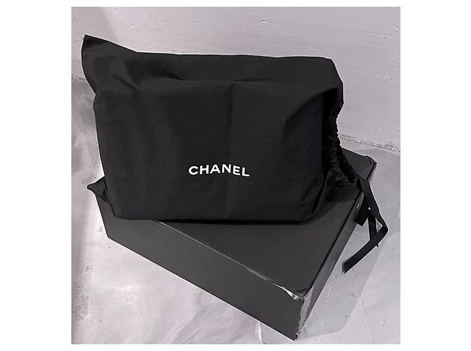 Chanel Borsa shopping classica GST Grand Blu navy - vista 3