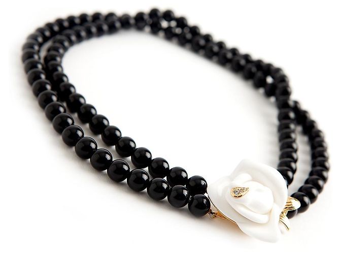 Collar Kenneth Jay Lane de Perlas Negras con Cierre de Flor Blanca Negro - vista 2