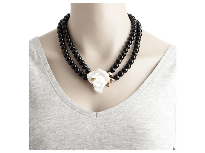 Collar Kenneth Jay Lane de Perlas Negras con Cierre de Flor Blanca Negro - vista 5