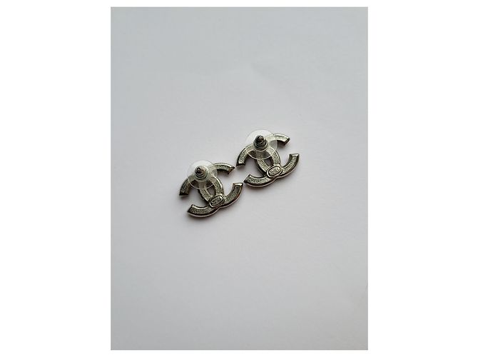 Brincos Chanel CC com pérolas rosa e marinho Hardware prateado - vista 3