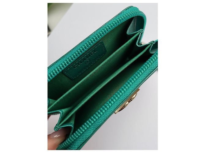 Monedero Chanel Boy Verde - vista 3