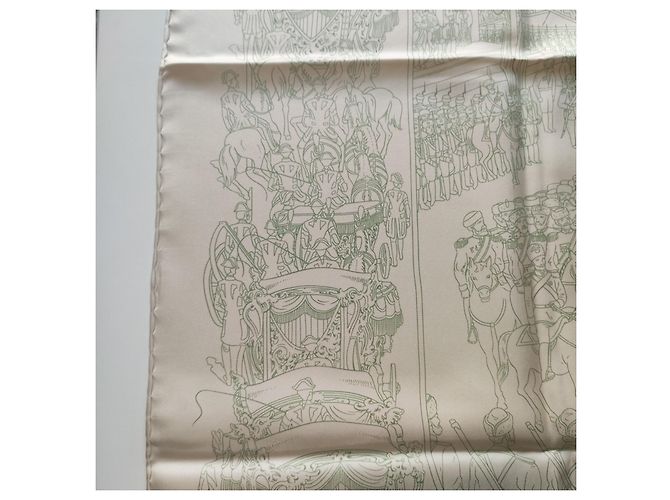 Foulard Hermès in seta Carré Grand Procession in Moscow Beige - vista 4