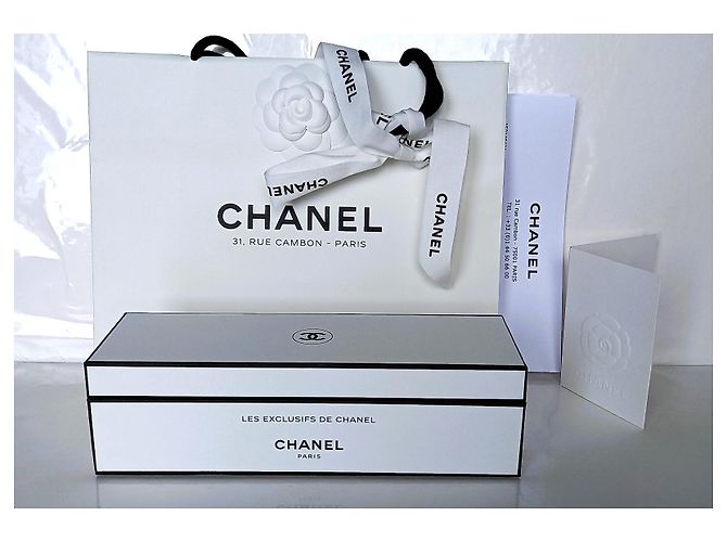 Chanel Les Exclusifs. Coffret complet des 18 miniatures. Blanc - vue 2