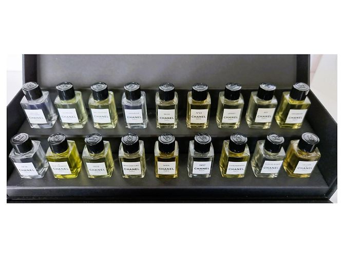Chanel Les Exclusifs. Coffret complet des 18 miniatures. Blanc - vue 6