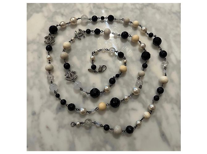 Chanel 11alla, 2011 Collana lunga multicolore con perle di cristallo CC e perline di pietra autunnali Nero Beige Silver hardware - vista 4