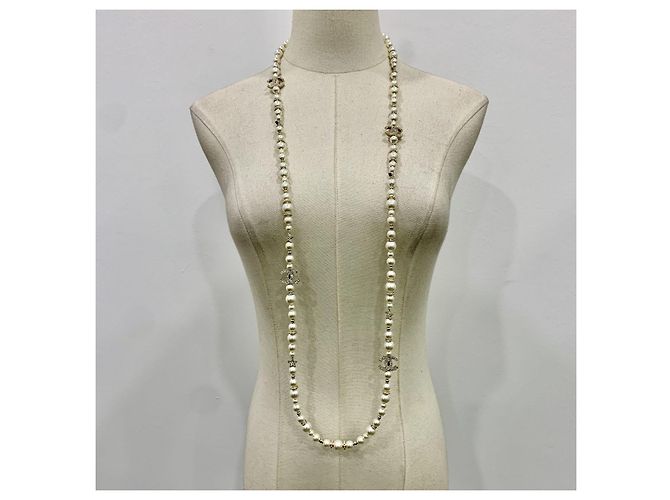 Chanel CC C23Una scatola per collana a lunga conservazione con perle e logo in cristallo stellato Bianco - vista 13