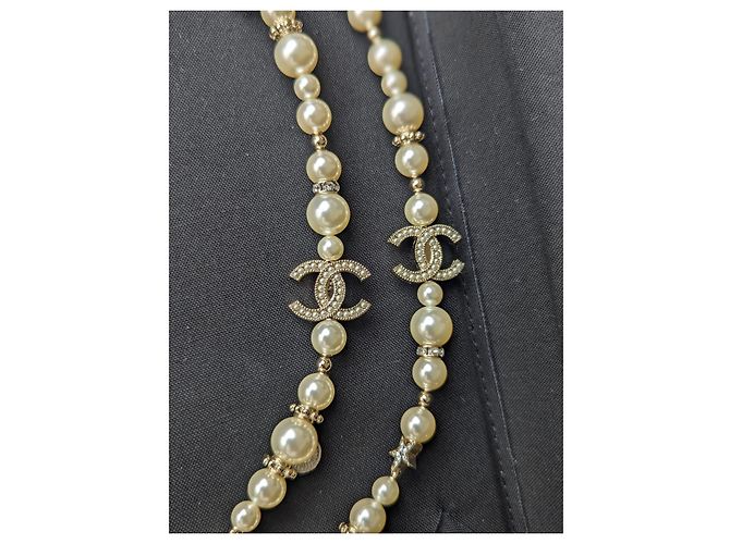 Chanel CC C23Una scatola per collana a lunga conservazione con perle e logo in cristallo stellato Bianco - vista 6