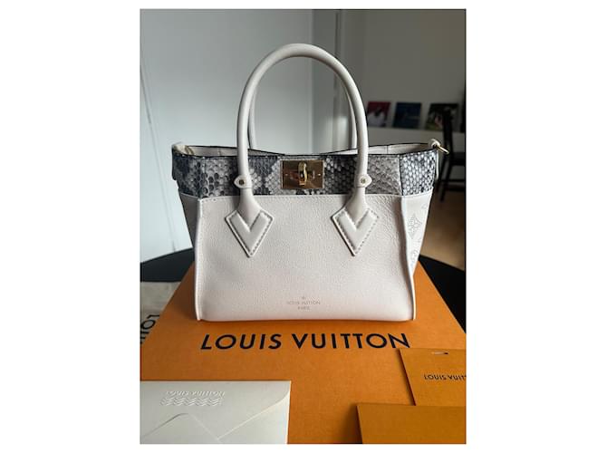 Louis Vuitton On My Side PM Python Tasche Weiß - Ansicht 2