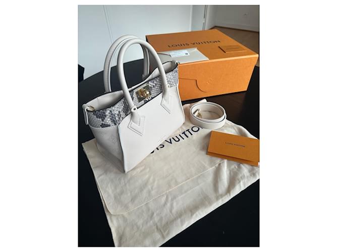 Louis Vuitton On My Side PM Python Tasche Weiß - Ansicht 9