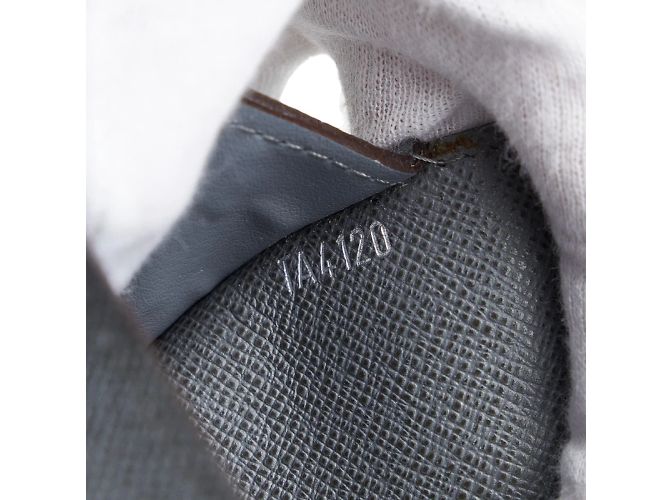 Louis Vuitton Taiga Brazza M32644 Gris - vista 10