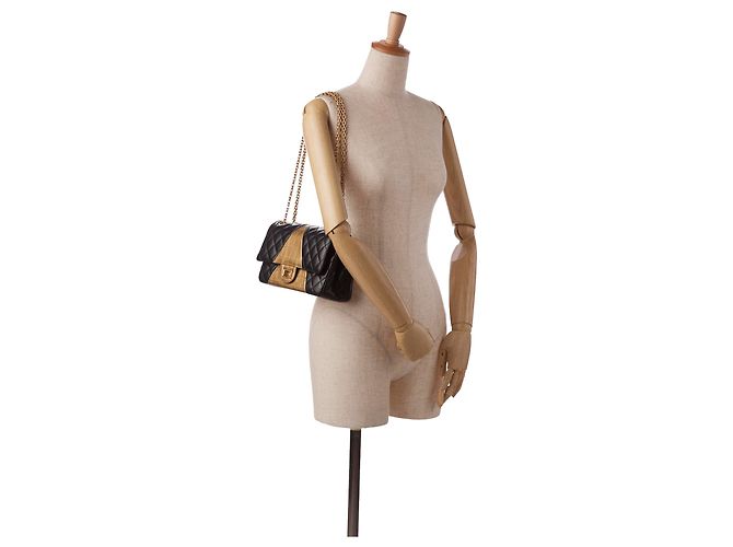 Pelle di agnello goffrata coccodrillo nera media Chanel 2.55 Borsa con patta foderata ristampa Nero D'oro - vista 14