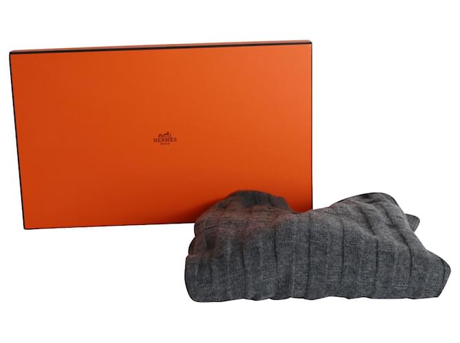 Hermès Hermes Rippstrickpullover mit Rundhalsausschnitt aus grauer Wolle - Ansicht 4