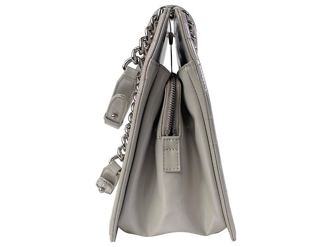 Chanel Grey Iridescent Patent Boy Reverso Einkaufstasche Grau - Ansicht 4