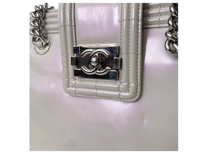 Chanel Grey Iridescent Patent Boy Reverso Einkaufstasche Grau - Ansicht 7