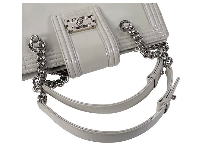 Chanel Grey Iridescent Patent Boy Reverso Einkaufstasche Grau - Ansicht 8
